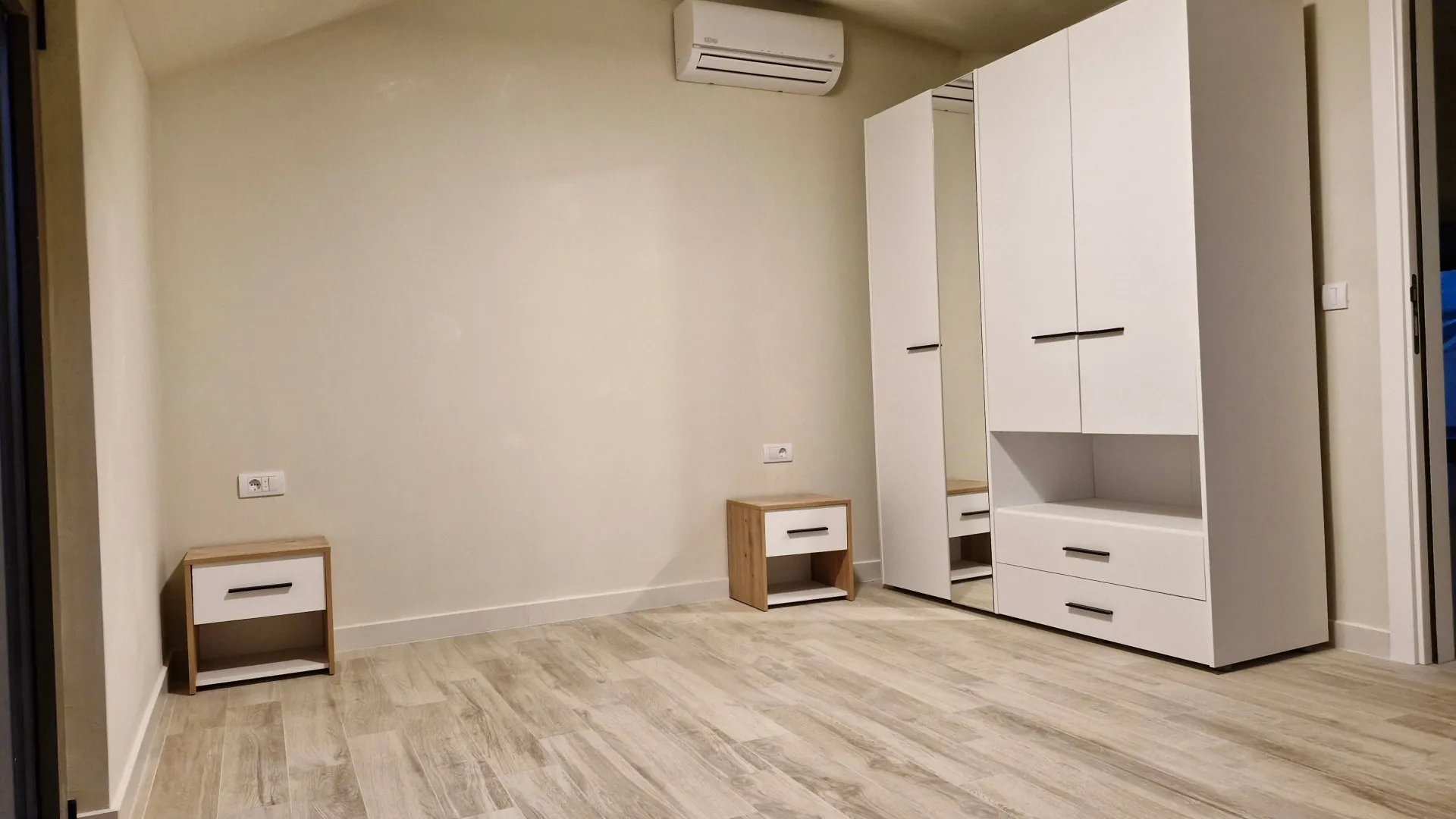 Prodaja, dvosoban stan, 90m², Dumidran, Tivat
