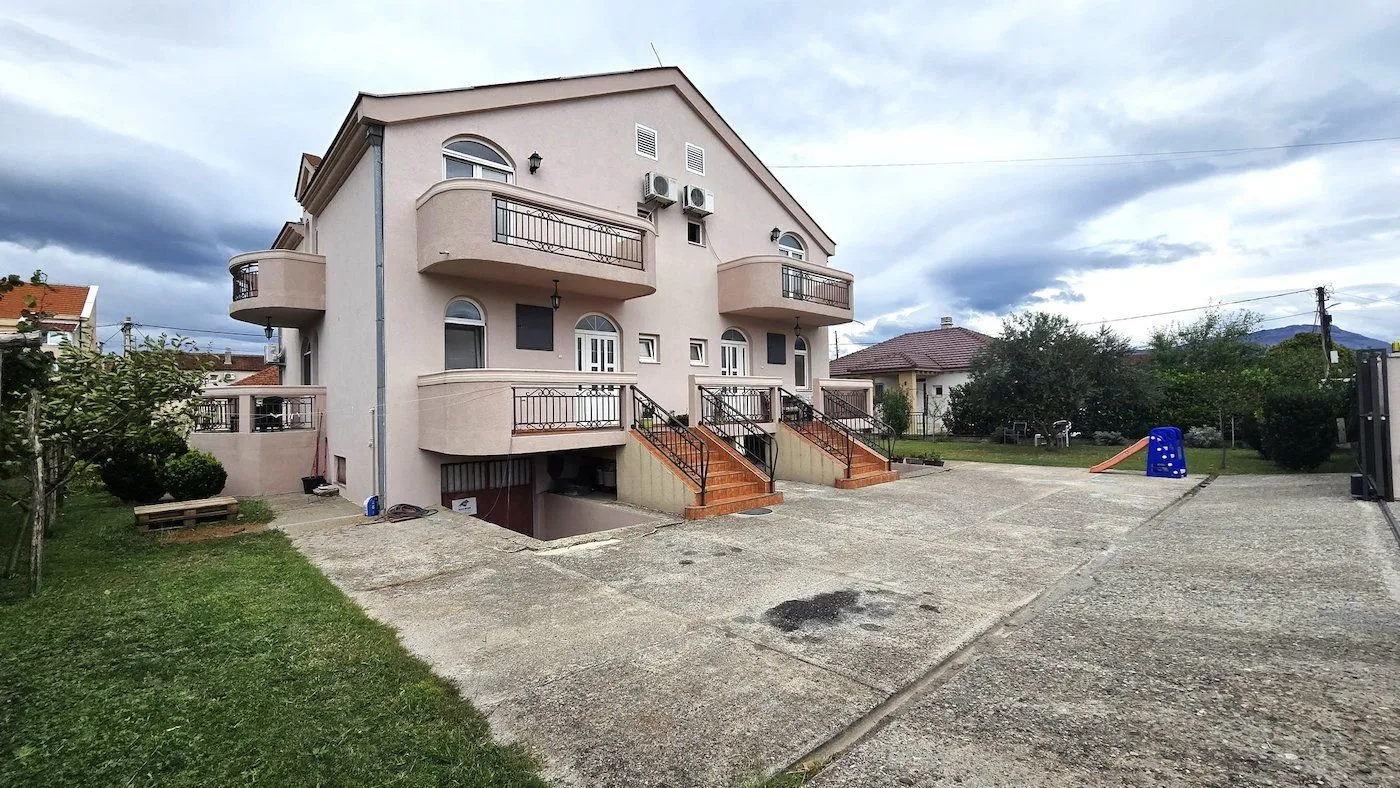 Izdavanje, kuća, 180m², Tološi, Podgorica