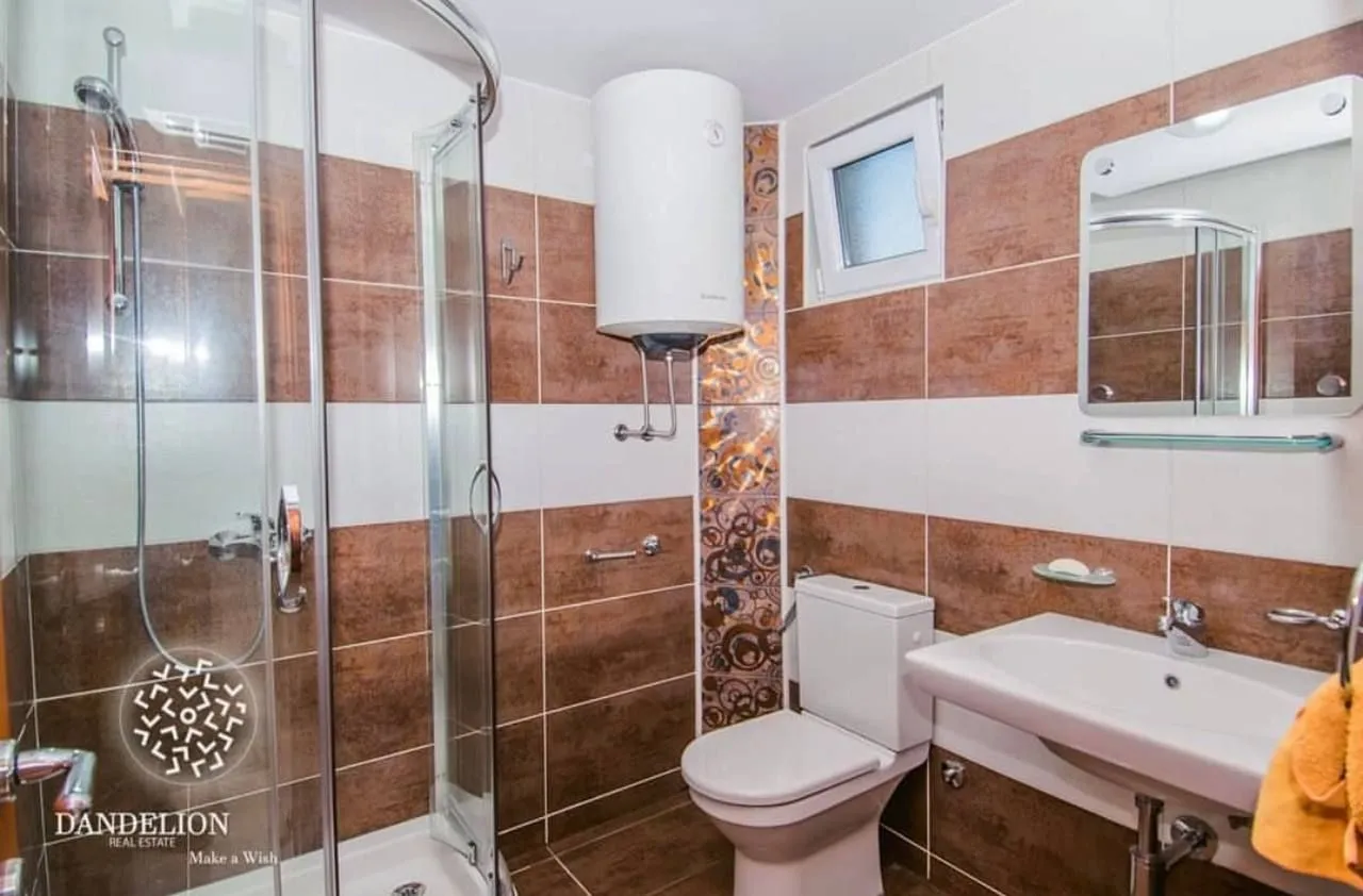 Rent, house, 220m², Stari Aerodrom, Podgorica
