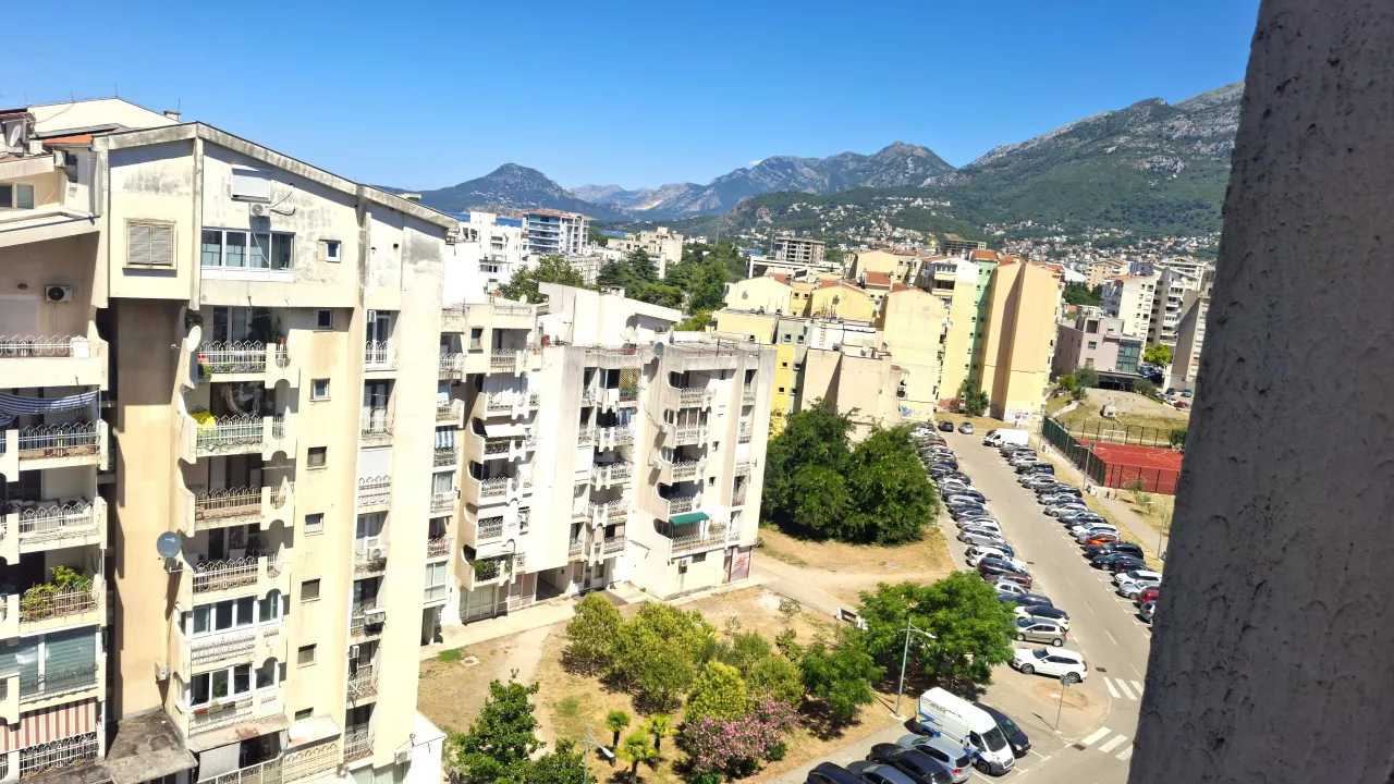 Sale, two bedroom apartment, 66m², Centar, Bar