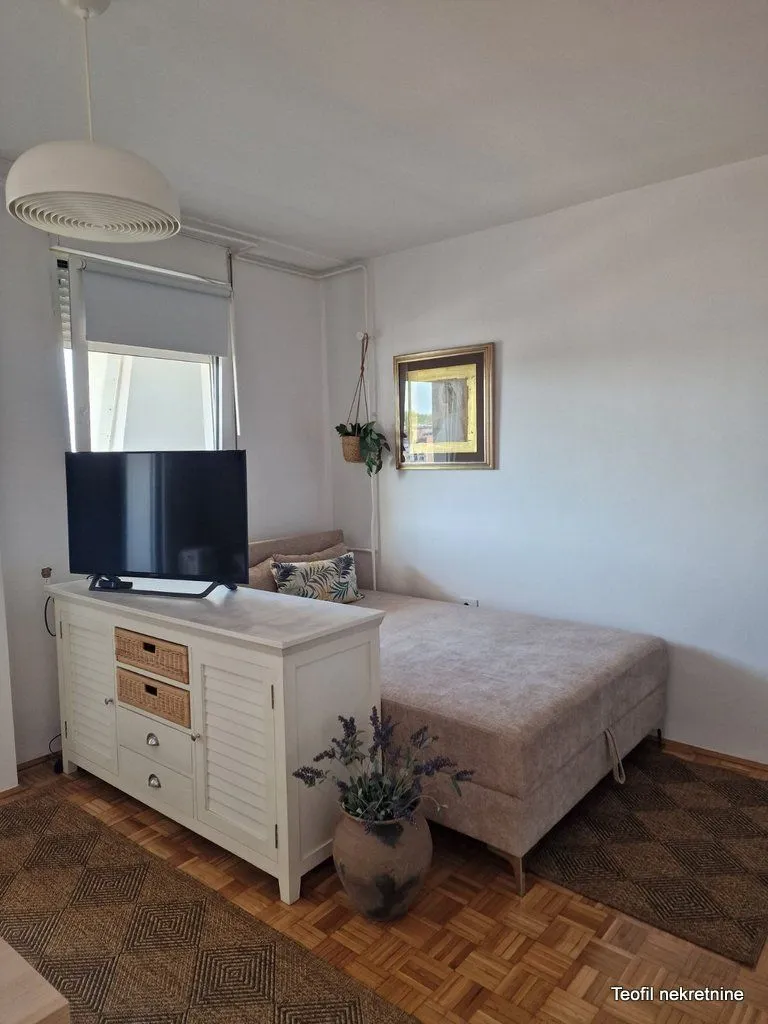 Izdavanje, garsonjera, 33m², Stari Grad, Beograd