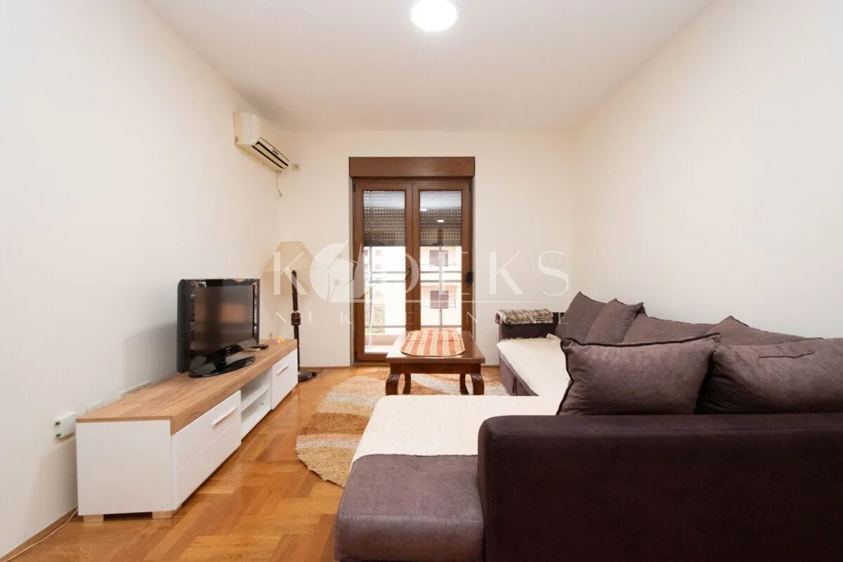 Izdavanje, dvosoban stan, 69m², Stari Aerodrom, Podgorica