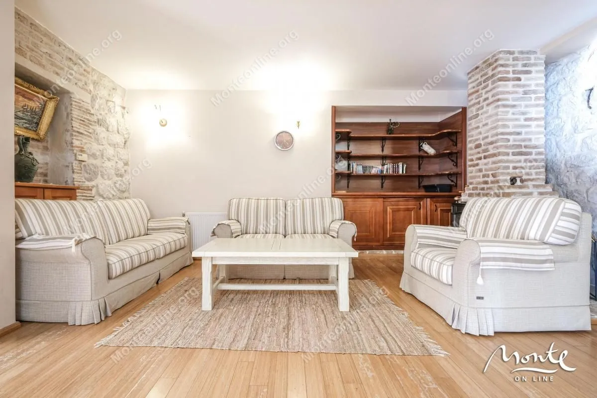 Prodaja, kuća, 500m², Orahovac, Kotor