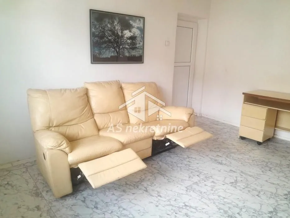 Rent, three bedroom apartment, 80m², Čukarica, Beograd