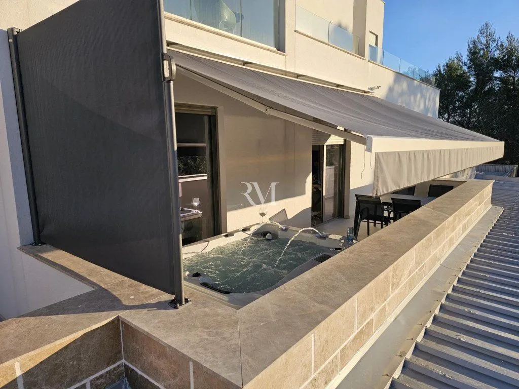 Prodaja, dvosoban stan, 63m², Tivat, Crna Gora