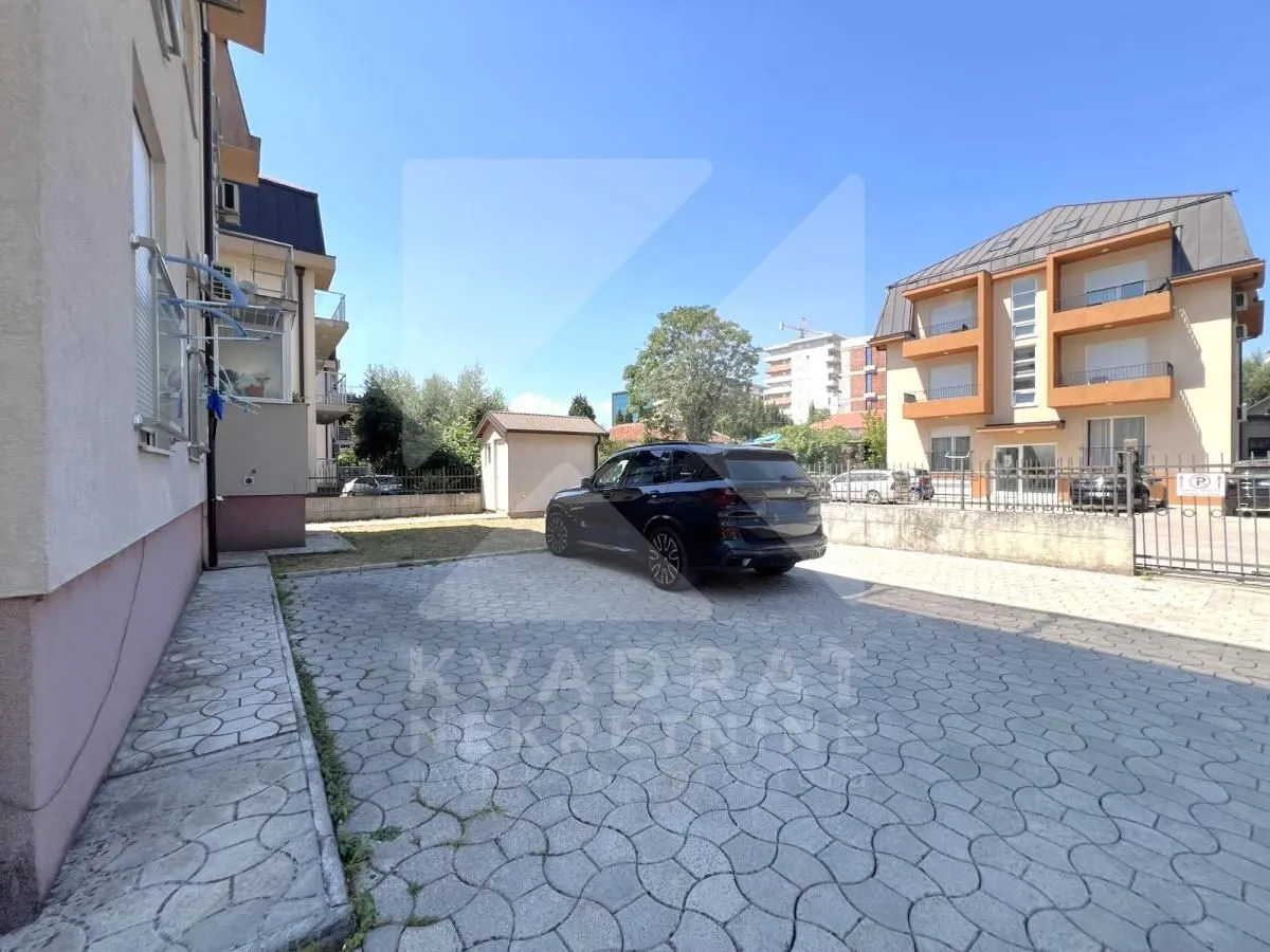 Prodaja, trosoban stan, 100m², 1 maj, Podgorica
