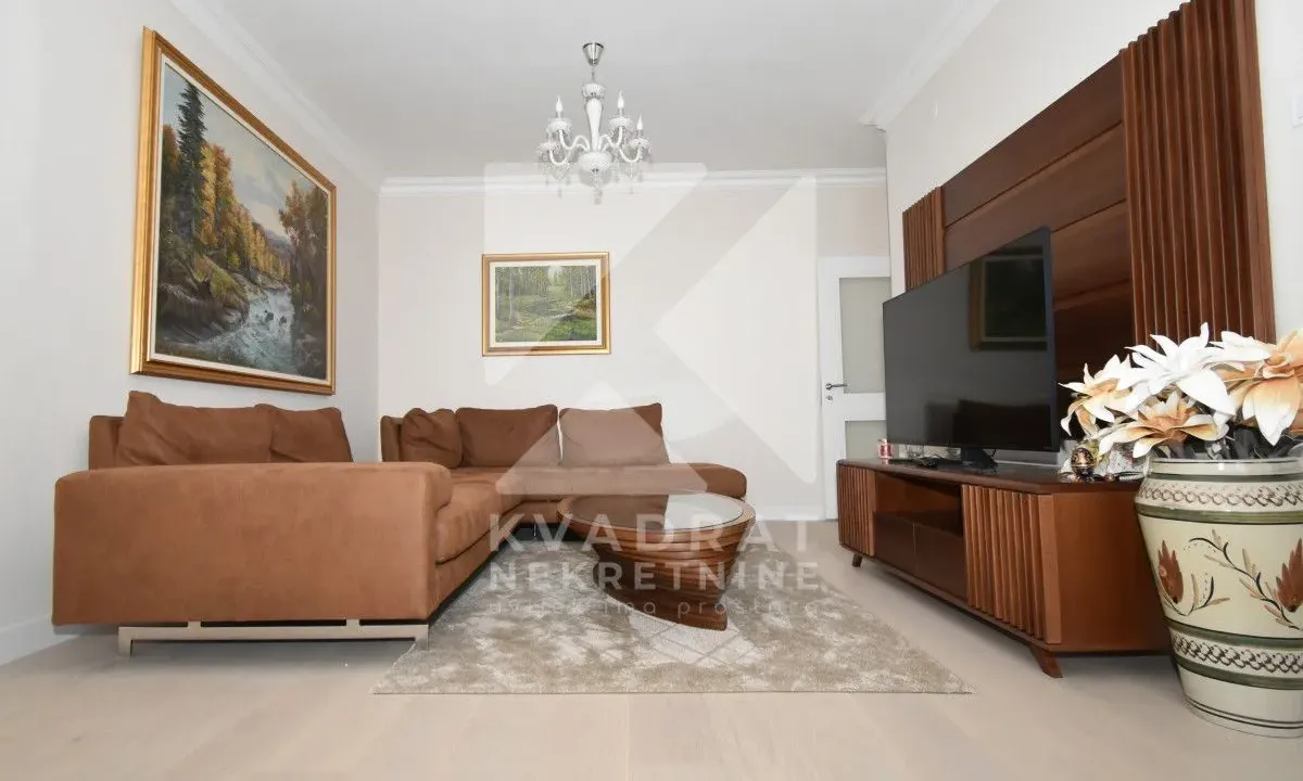 Izdavanje, trosoban stan, 100m², Momišići, Podgorica