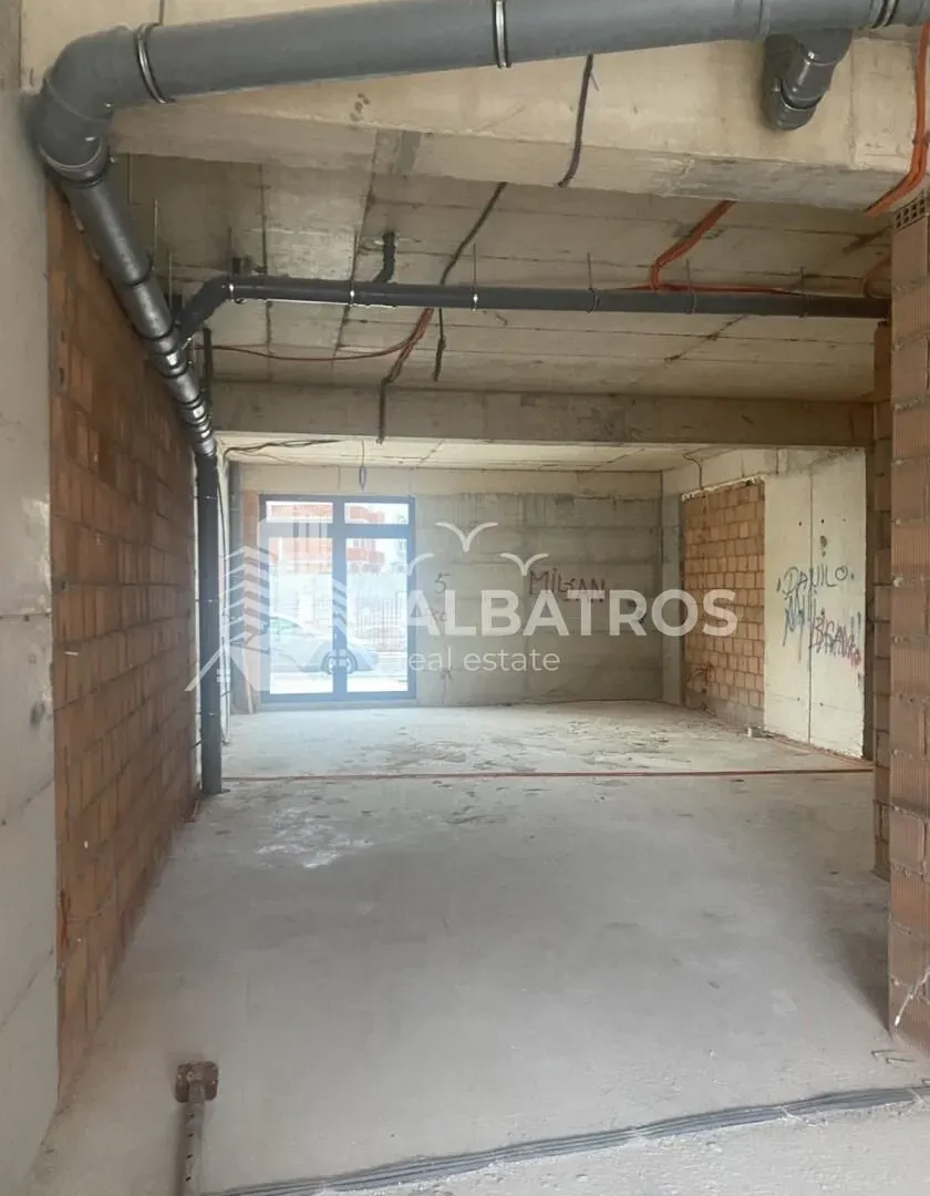 Izdavanje, poslovni prostor, 95m², Šušanj, Bar