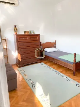 Smaller bedroom with a single bed, wooden dresser and parquet flooring. - image 7