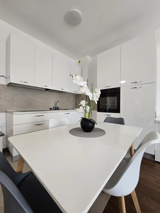 Rent, one bedroom apartment, 50m², Tivat, Crna Gora