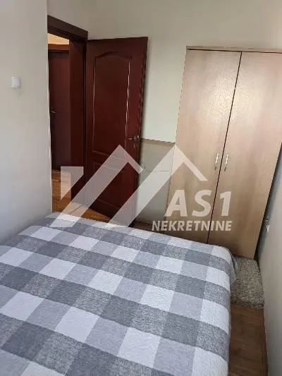 Izdavanje, trosoban stan, 47m², Bulevar Oslobodjenja, Novi Sad Sve Podlokacije