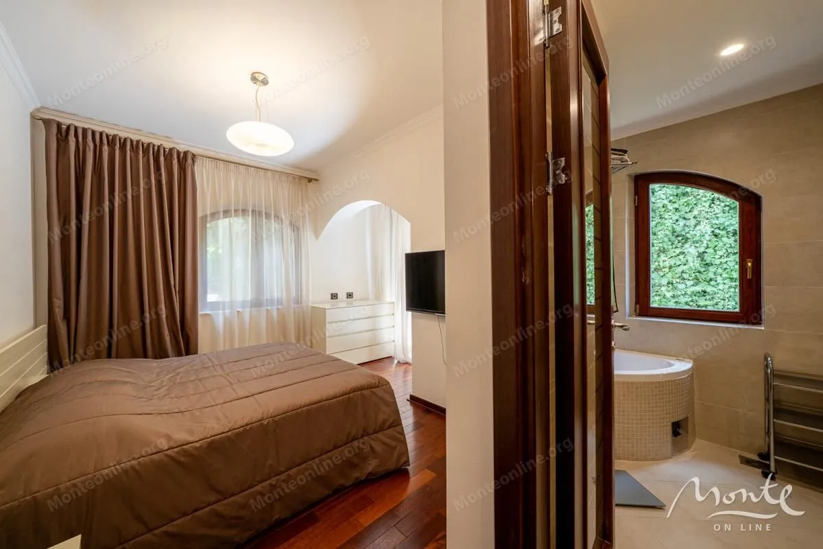 Sale, two bedroom apartment, 88m², Petrovac, Budva
