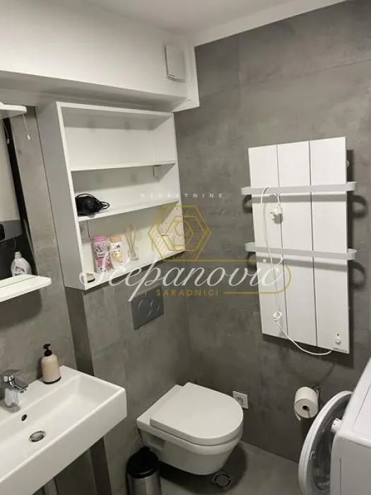 Prodaja, četvorosoban stan, 78m², Centar, Novi Sad