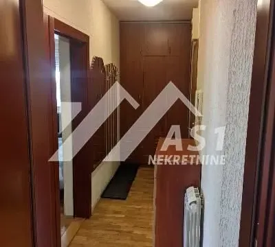 Izdavanje, trosoban stan, 47m², Bulevar Oslobodjenja, Novi Sad Sve Podlokacije - image 5