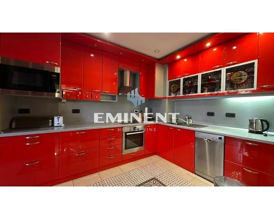 Izdavanje, trosoban stan, 140m², Stari Grad, Beograd