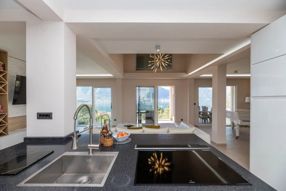 Prodaja, kuća, 300m², Sveti Stasije, Kotor