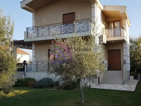 Rent, house, 262m², Zabjelo, Podgorica - image 1