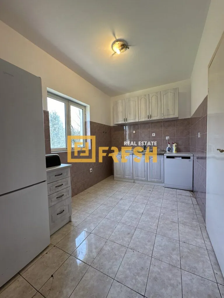 Izdavanje, kuća, 230m², Dahna, Podgorica