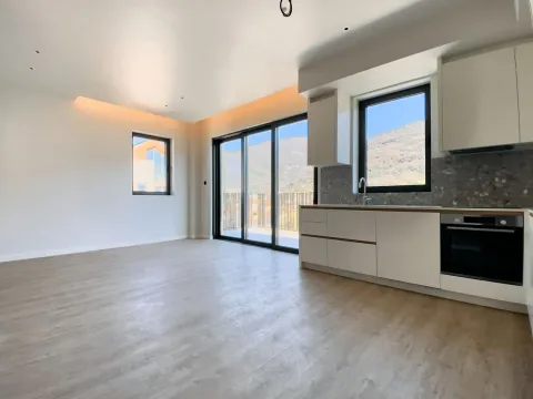 Sale, two bedroom apartment, 102m², Porto Montenegro, Tivat - image 2