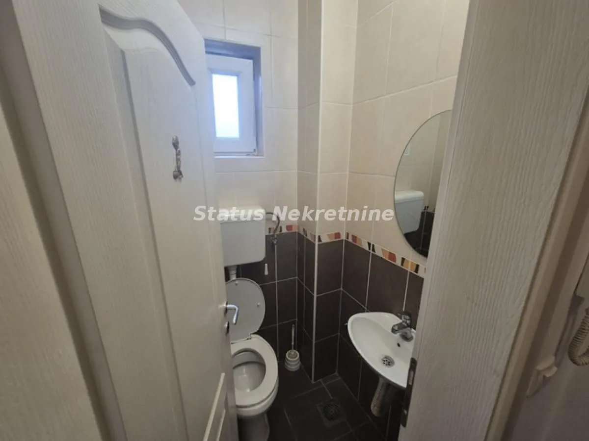 Izdavanje, dvosoban stan, 55m², Centar, Novi Sad