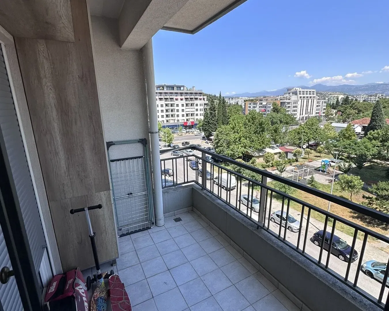 Izdavanje, dvosoban stan, 69m², Pobrežje, Podgorica