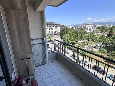 Izdavanje, dvosoban stan, 69m², Pobrežje, Podgorica - image 4