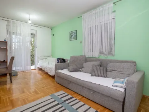 Izdavanje, kuća, 220m², Tološi, Podgorica - image 8