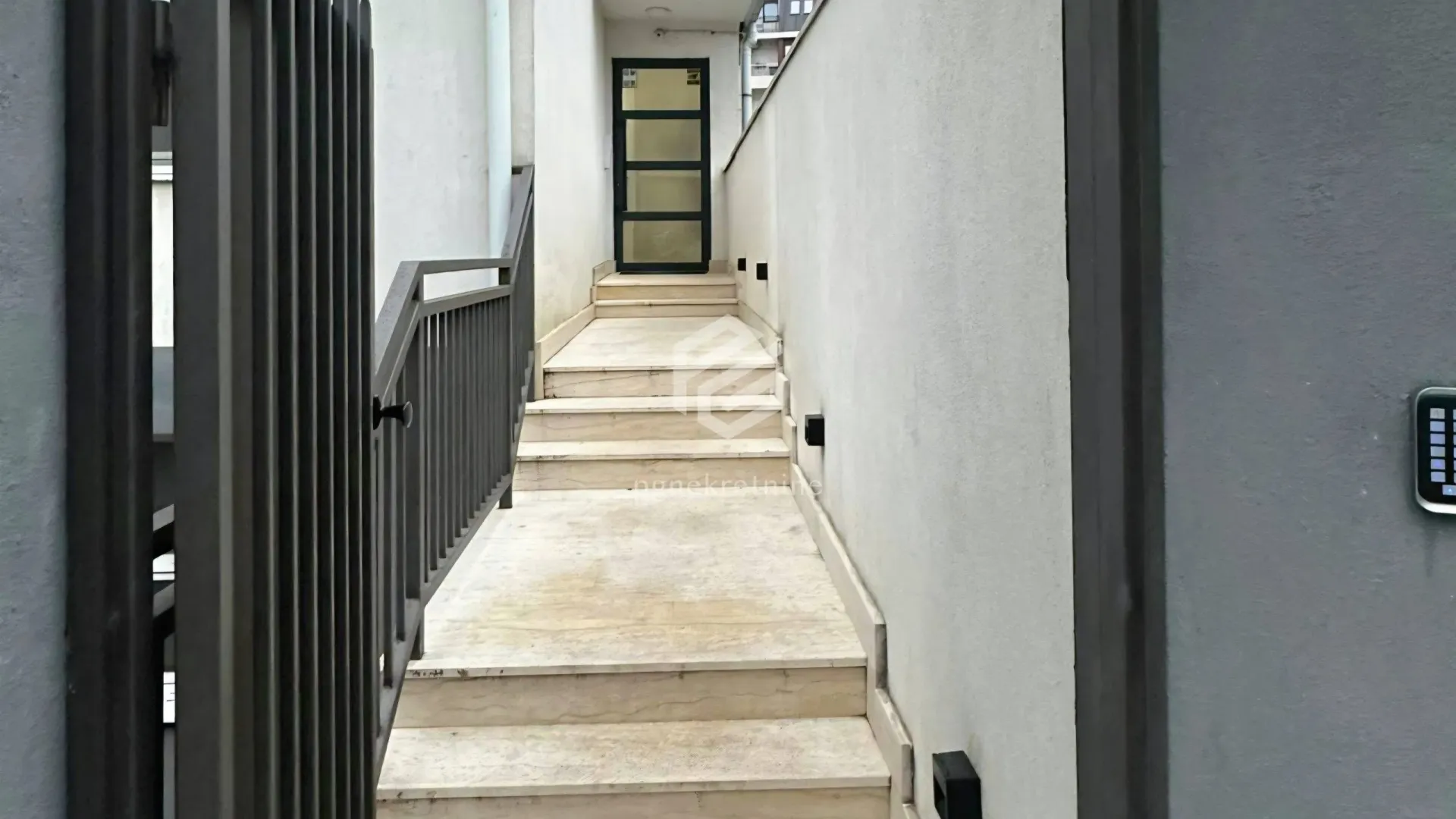 Izdavanje, dvosoban stan, 69m², Ljubović, Podgorica
