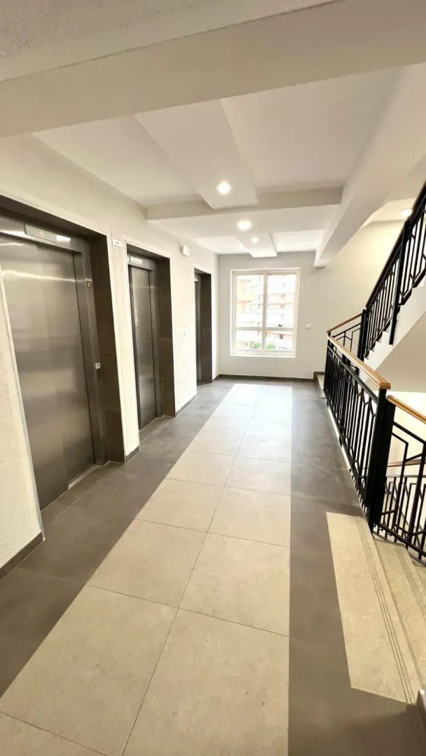 Izdavanje, jednosoban stan, 47m², Central Point, Podgorica