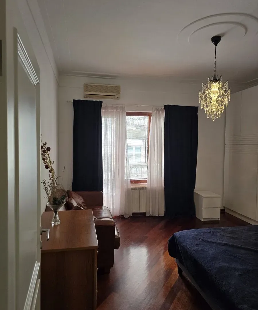 Rent, three bedroom apartment, 86m², Kalenić Pijaca, Vračar Sve Podlokacije