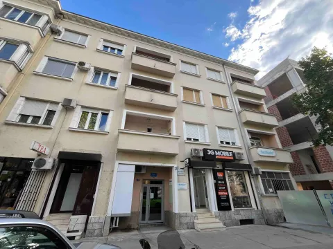Izdavanje, poslovni prostor, 12m², Podgorica, Crna Gora - image 1