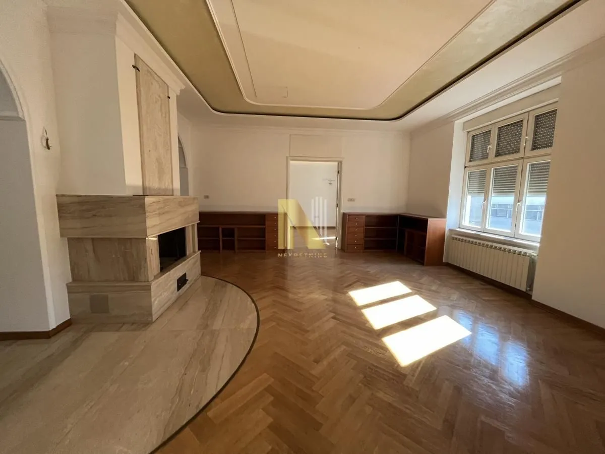 Izdavanje, četvorosoban stan, 213m², Centar, Novi Sad