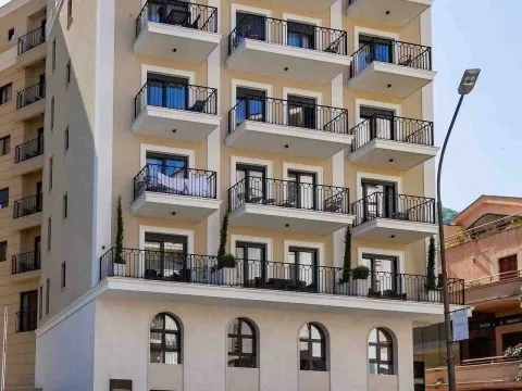 Sale, one bedroom apartment, 42m², Budva, Crna Gora - image 12