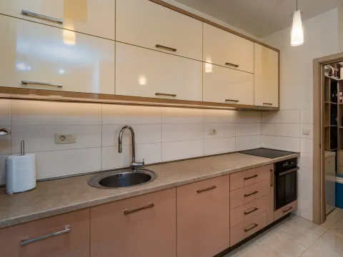 Prodaja, dvosoban stan, 72m², City Kvart, Podgorica - image 4