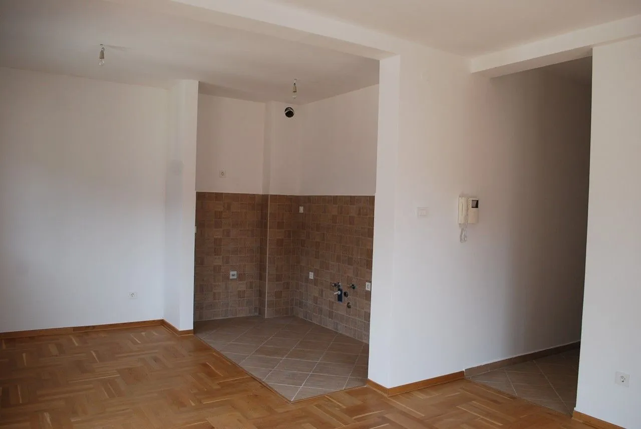 Prodaja, stan, 57m², Risan, Kotor