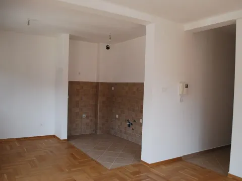 Prodaja, stan, 57m², Risan, Kotor - image 15