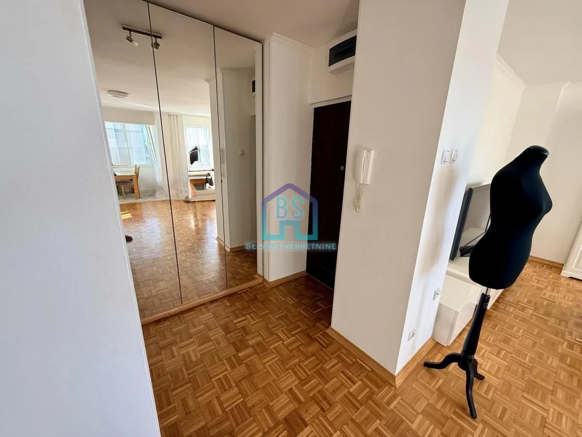 Prodaja, dvosoban stan, 60m², Bulevar Oslobodjenja, Novi Sad Sve Podlokacije
