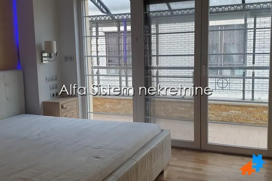 Bedroom with a large double bed and access to the terrace.