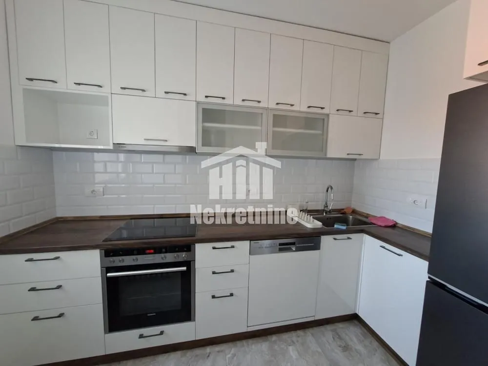 Izdavanje, trosoban stan, 72m², Julino Brdo, Beograd