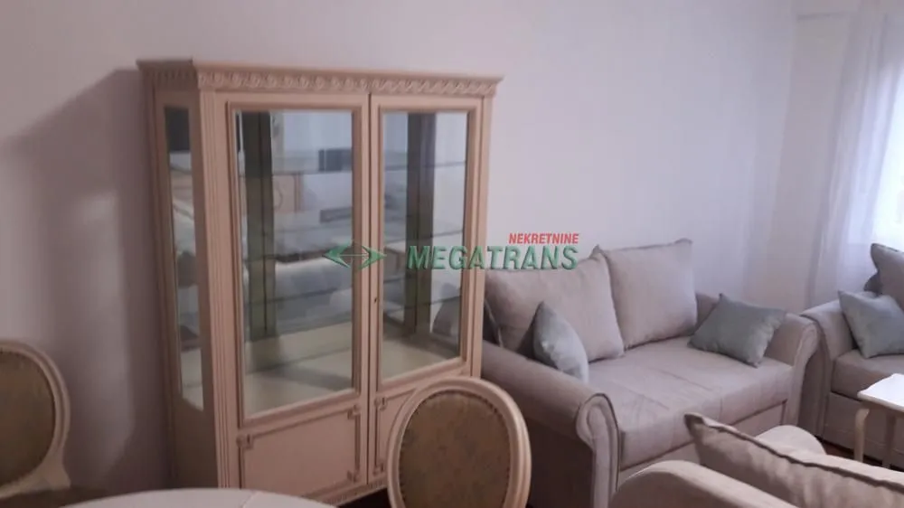 Izdavanje, trosoban stan, 100m², Centar, Novi Sad