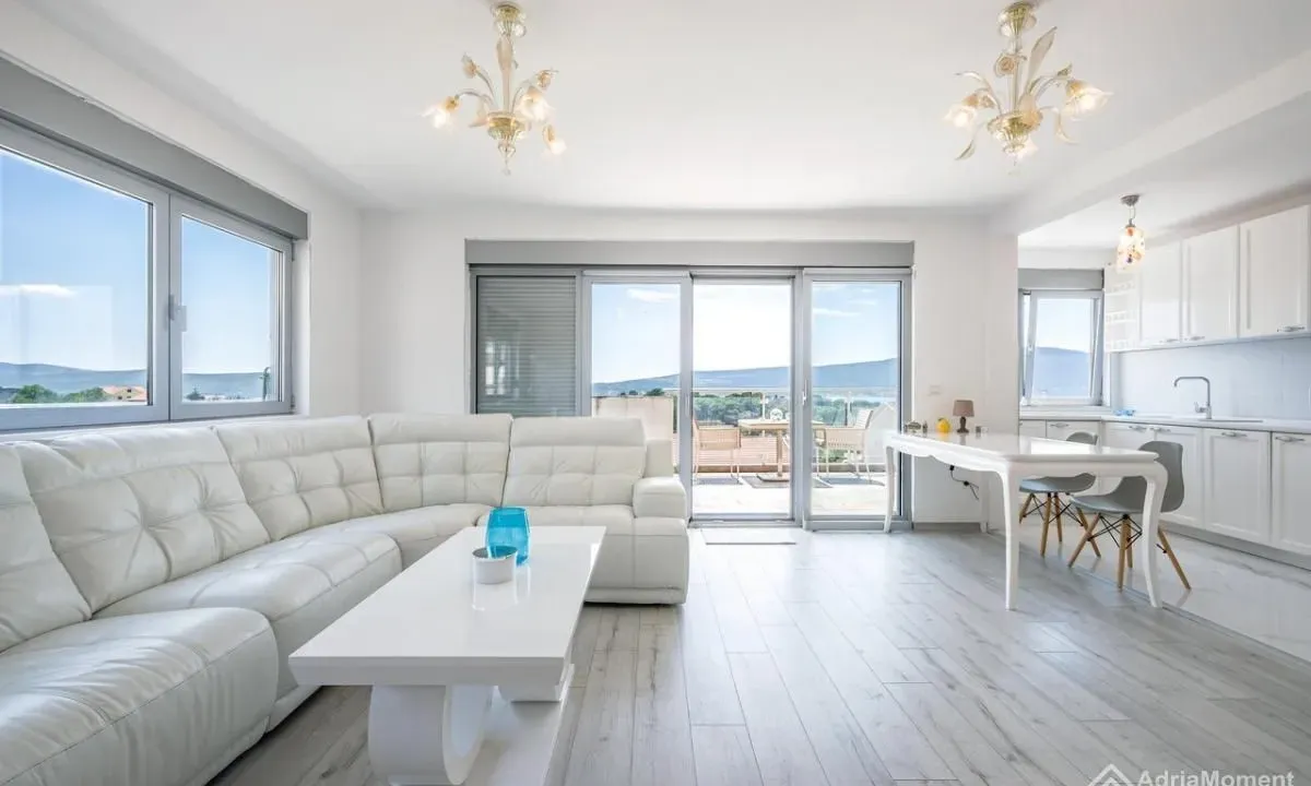Prodaja, trosoban stan, 116m², Centar, Tivat