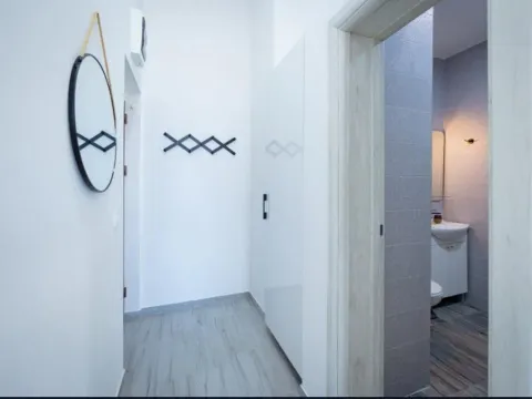 Izdavanje, garsonjera, 27m², Centar, Budva - image 4