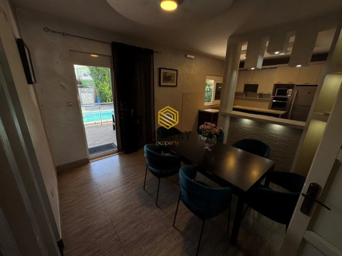 Rent, house, 330m², Golubovci, Podgorica