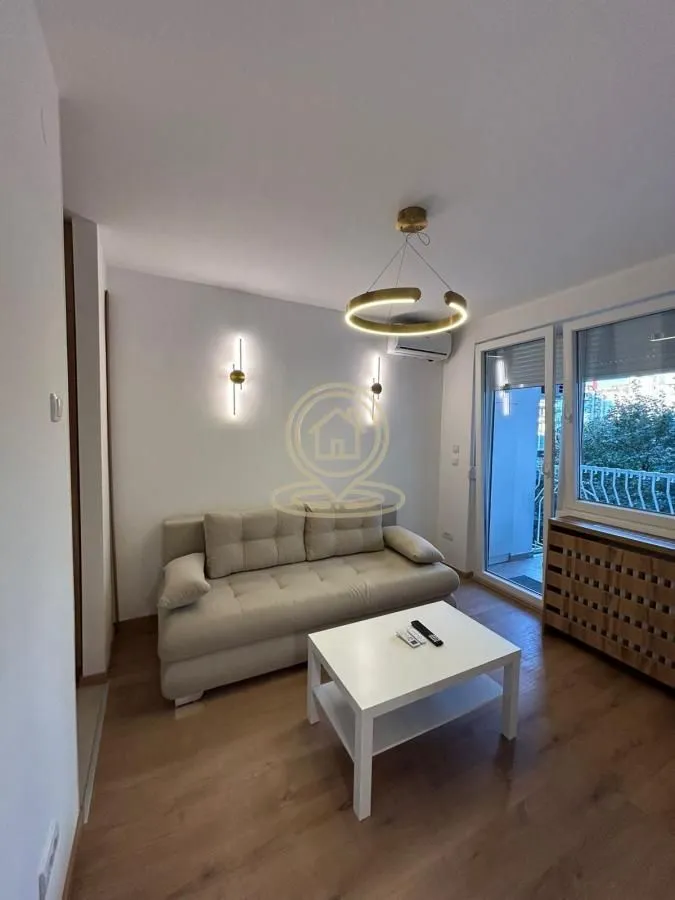 Izdavanje, jednosoban stan, 35m², Stari Grad, Beograd