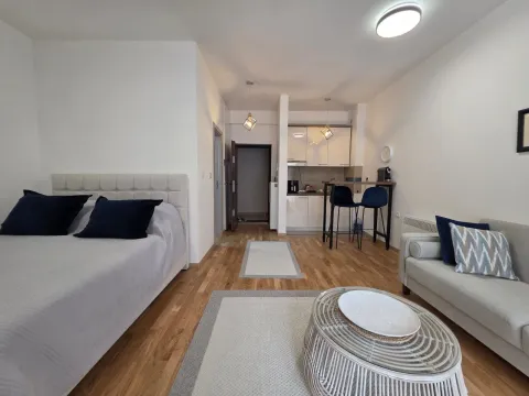 Prodaja, garsonjera, 29m², Bečići, Budva - image 2