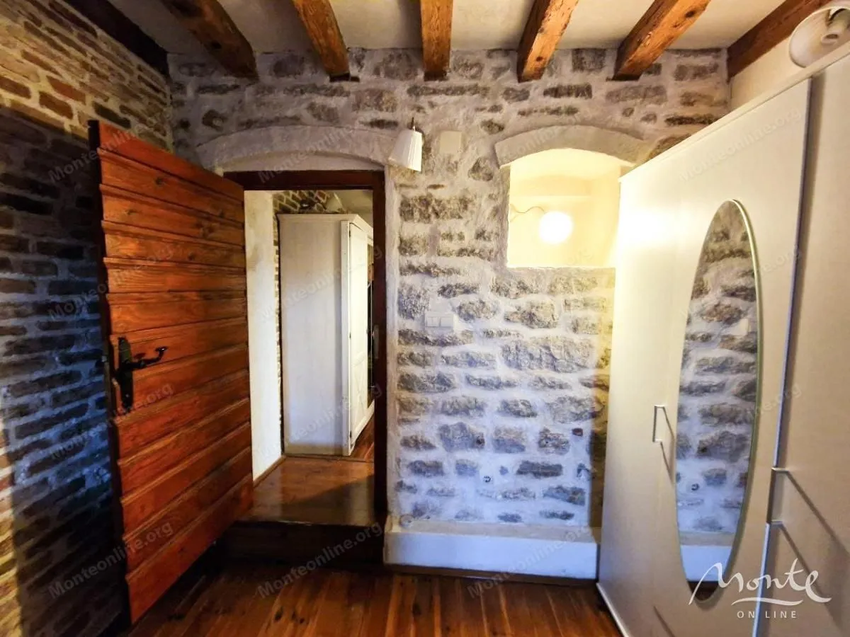 Prodaja, trosoban stan, 106m², Stari Grad, Herceg Novi