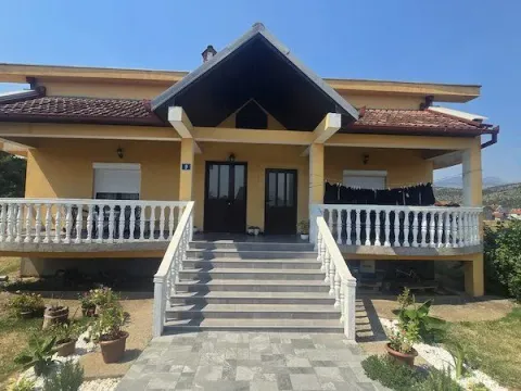 Prodaja, kuća, 319m², Zlatica, Podgorica