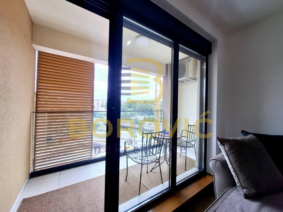 Rent, two bedroom apartment, 44m², Vračar Sve Podlokacije, Beograd