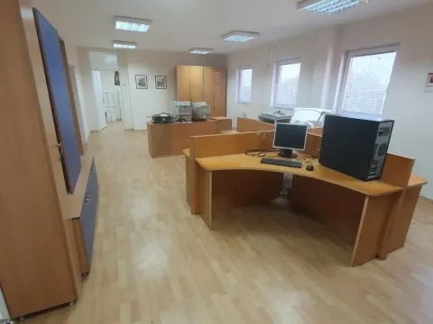 Izdavanje, poslovni prostor, 850m², Sajlovo, Novi Sad Sve Podlokacije - image 7