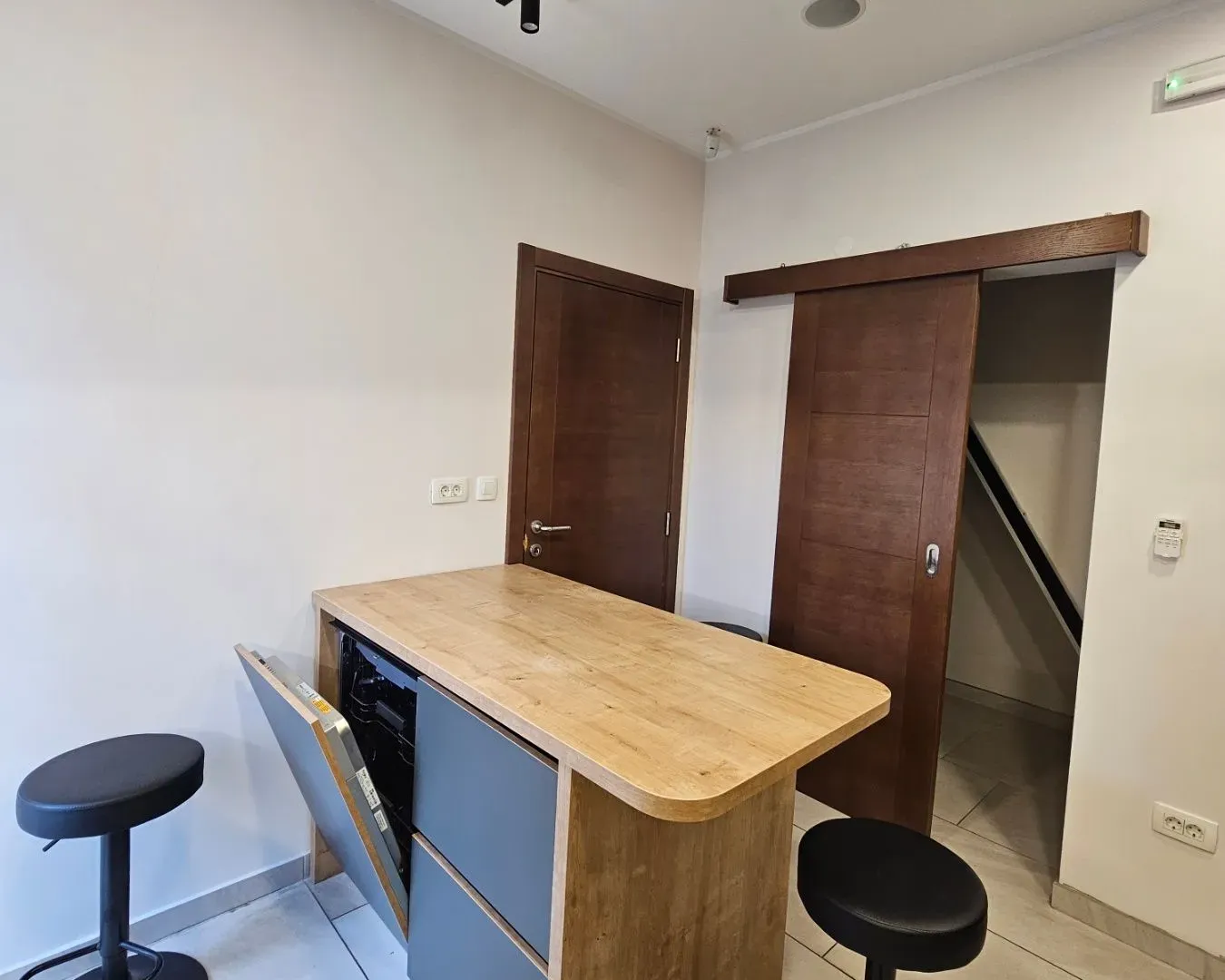 Izdavanje, kuća, 160m², Dalmatinska ulica, Podgorica